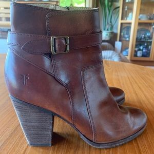 Sweet lil’ Frye leather boots 10 🌸
